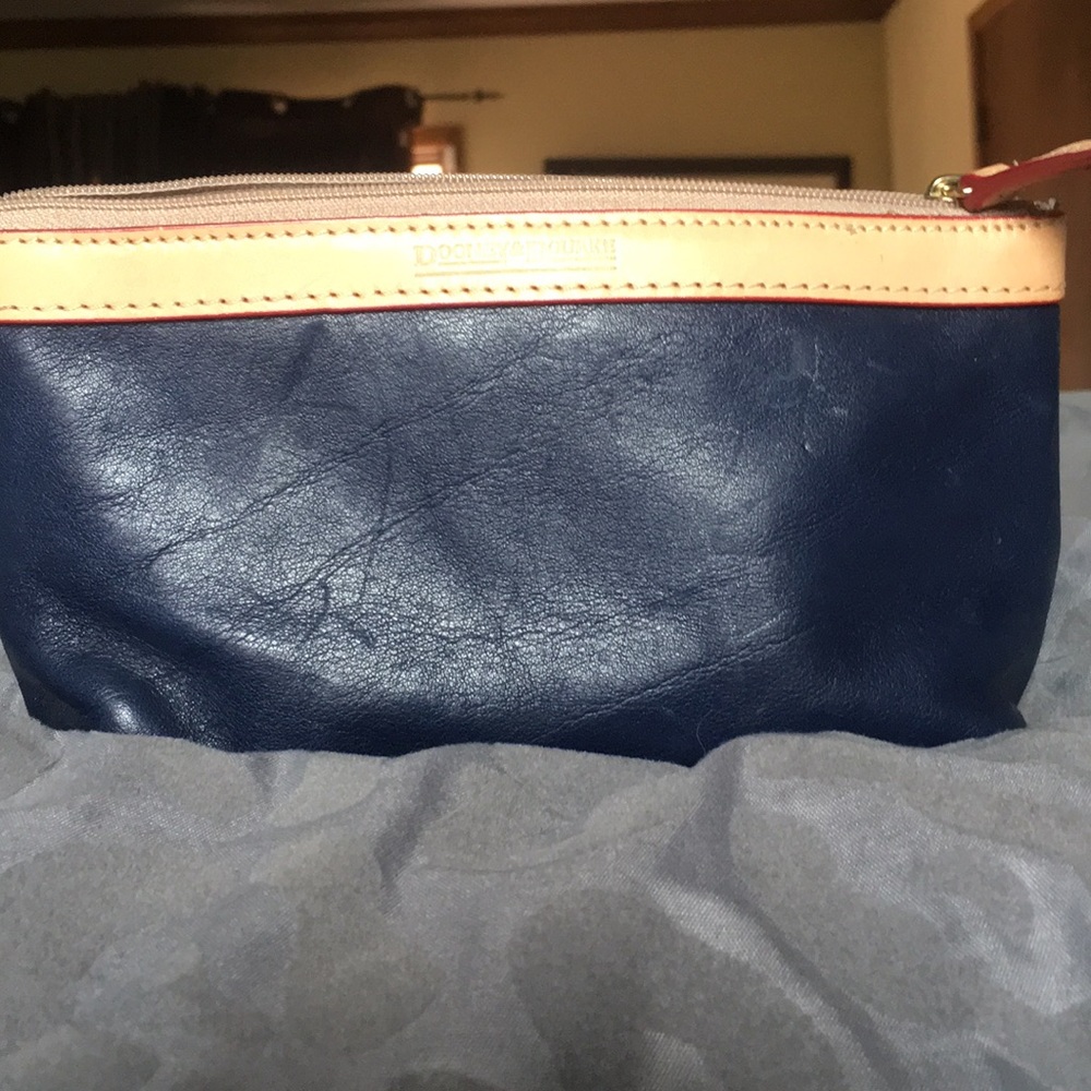 Small leather zippered purse.